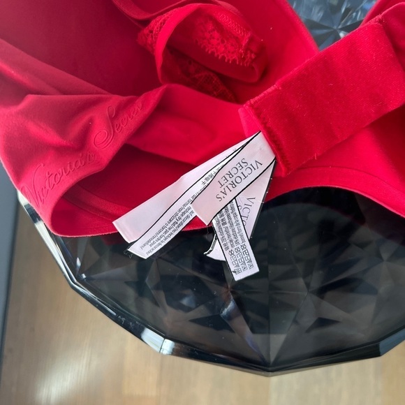 Victoria Secret Push-up Bra - Picture 8 of 12